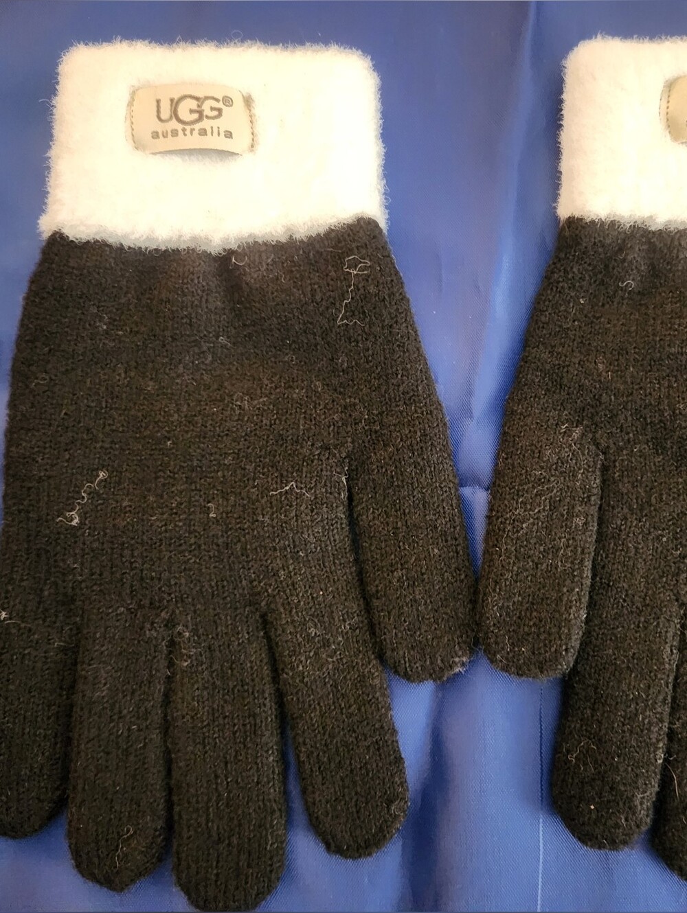 UGG Women's Black Knit Wool Gloves with White Faux Fur Cuffs**New w/o Tags**